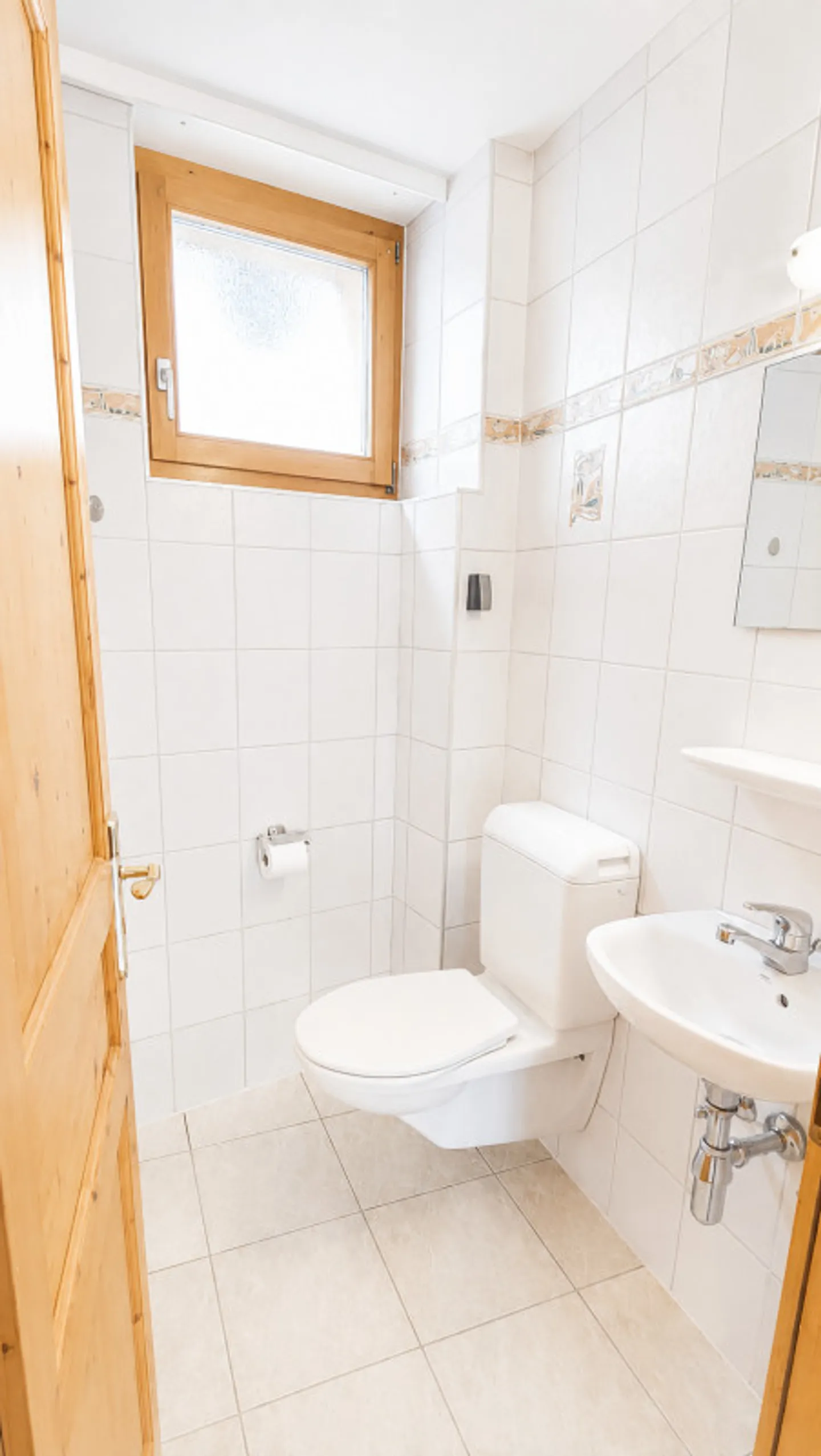 For rent - Superb family house with 6.5 rooms and terrace in the heart of Lens - Photo 5 of 15