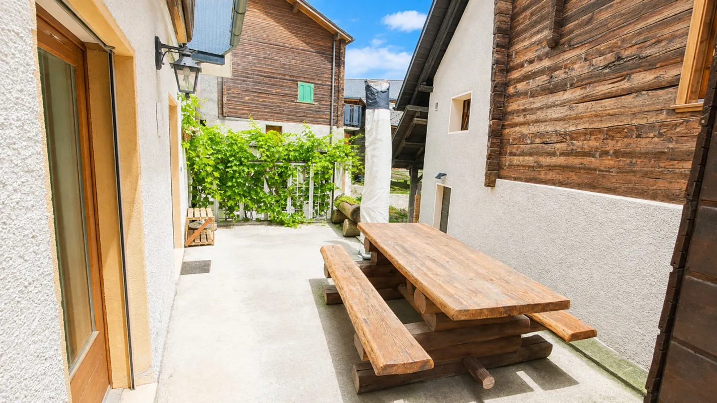 For rent - Superb family house with 6.5 rooms and terrace in the heart of Lens - Photo 13 of 15