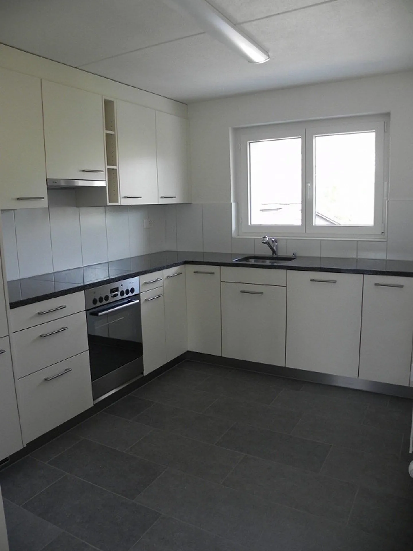 Bright 3-room apartment on the top floor - Photo 3 of 8