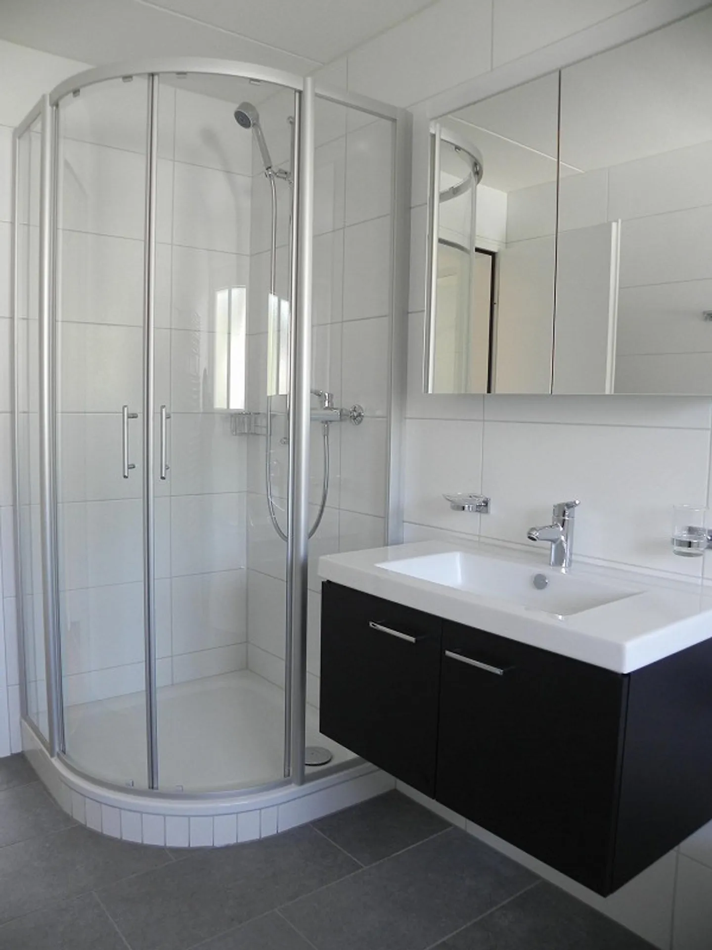 Bright 3-room apartment on the top floor - Photo 4 of 8