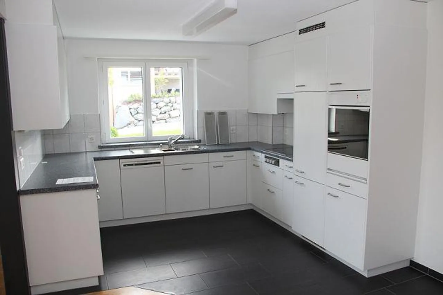 Spacious apartment in a quiet location - Photo 1 of 8