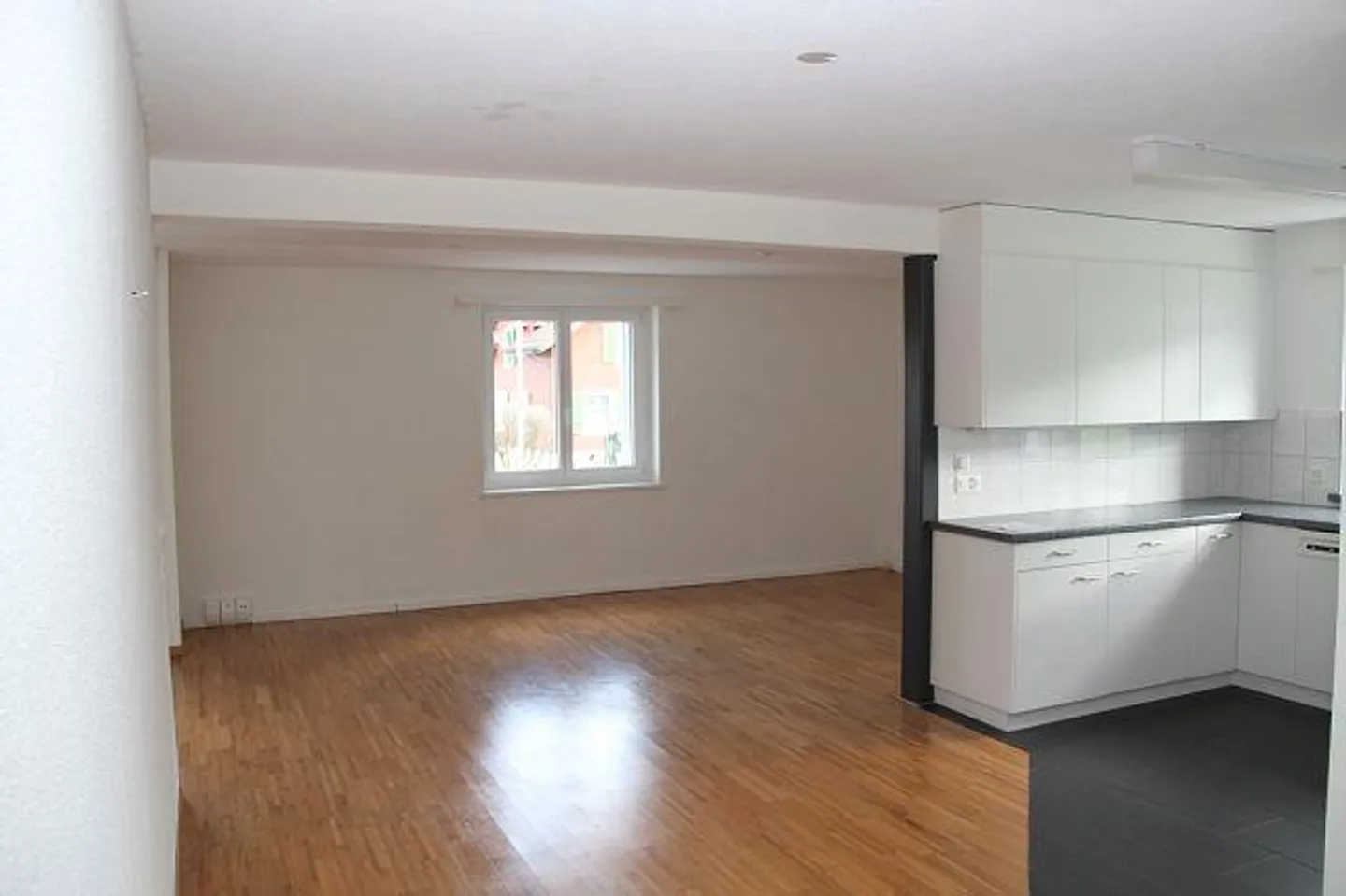 Spacious apartment in a quiet location - Photo 2 of 8
