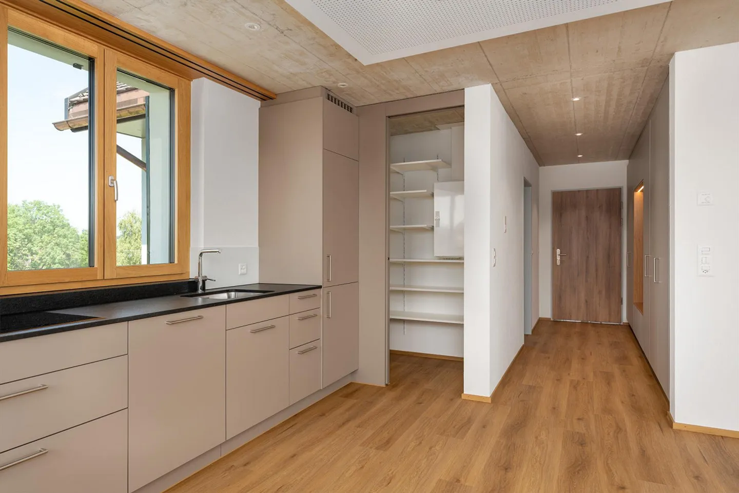 Exclusive 3.5-room new apartment with large terrace - Photo 7 of 18
