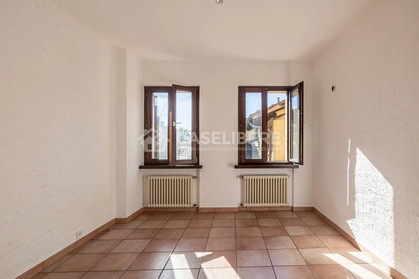 Nucleus House with Lake View in Neggio - Photo 7 of 23