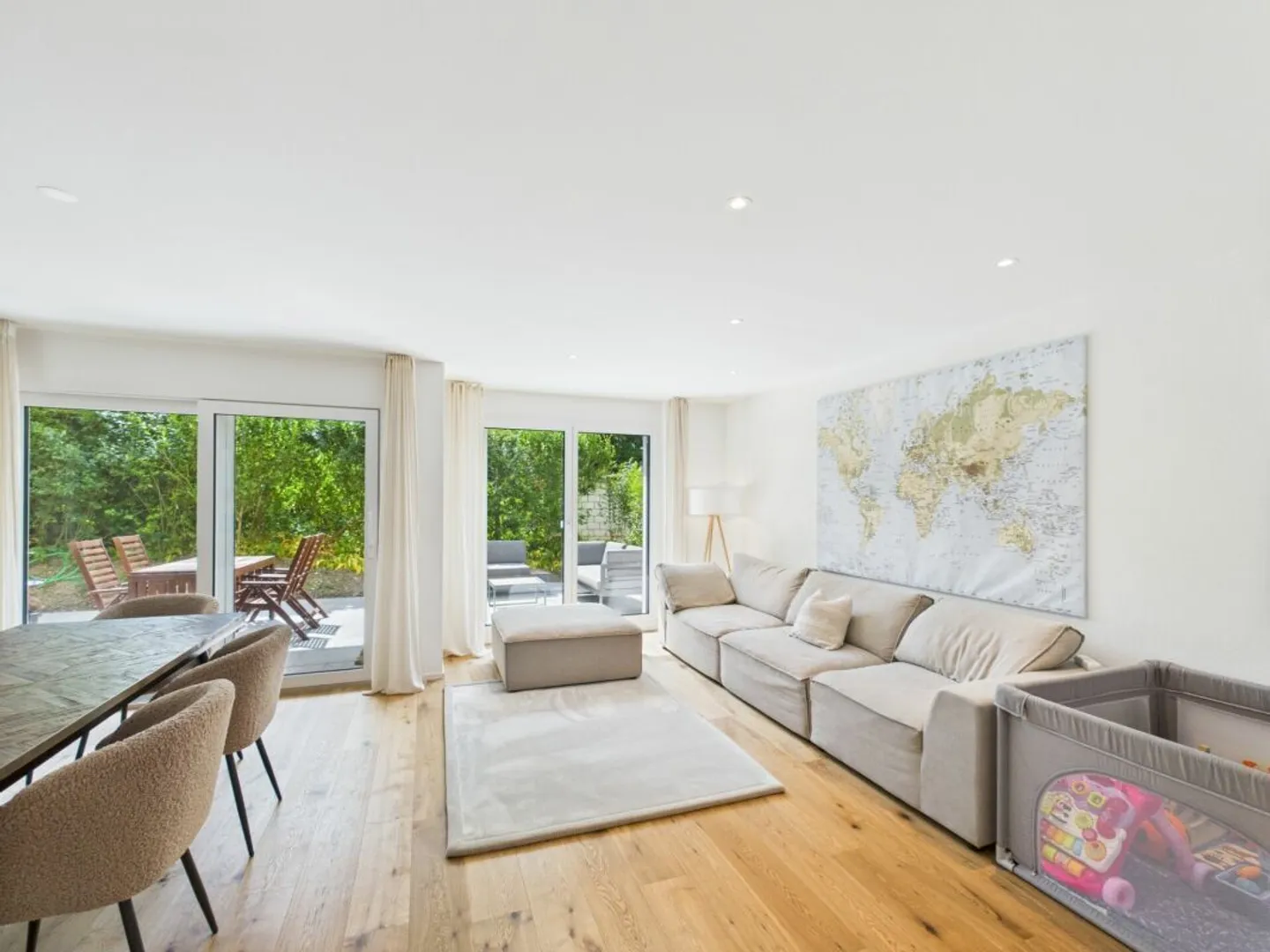 Modernes 6-Zimmer-Doppeleinfamilienhaus in ruhiger Lage von Safenwil - Foto 1 von 15