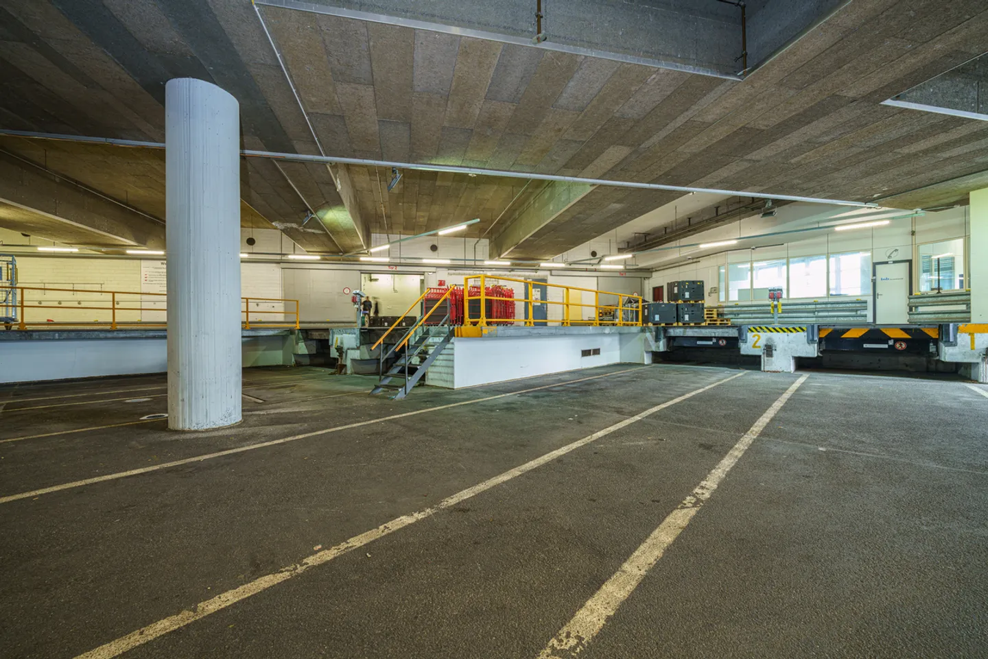 Area logistica con magazzino a scaffalatura alta vicino all'autostrada A3 - Foto 7 di 25