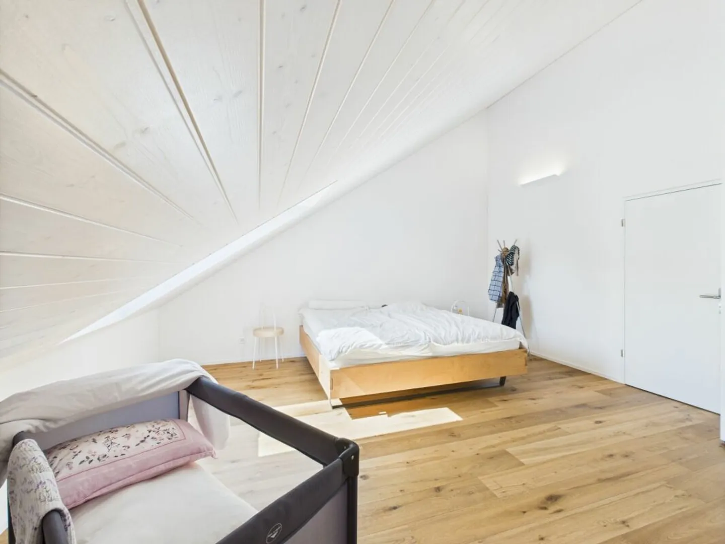 Modernes 6-Zimmer-Doppeleinfamilienhaus in ruhiger Lage von Safenwil - Foto 8 von 15