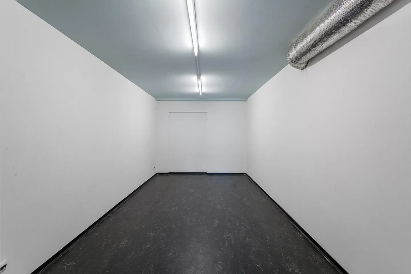 Temporary Storage at Zeughausstrasse 31 in Zurich - Photo 2 of 2