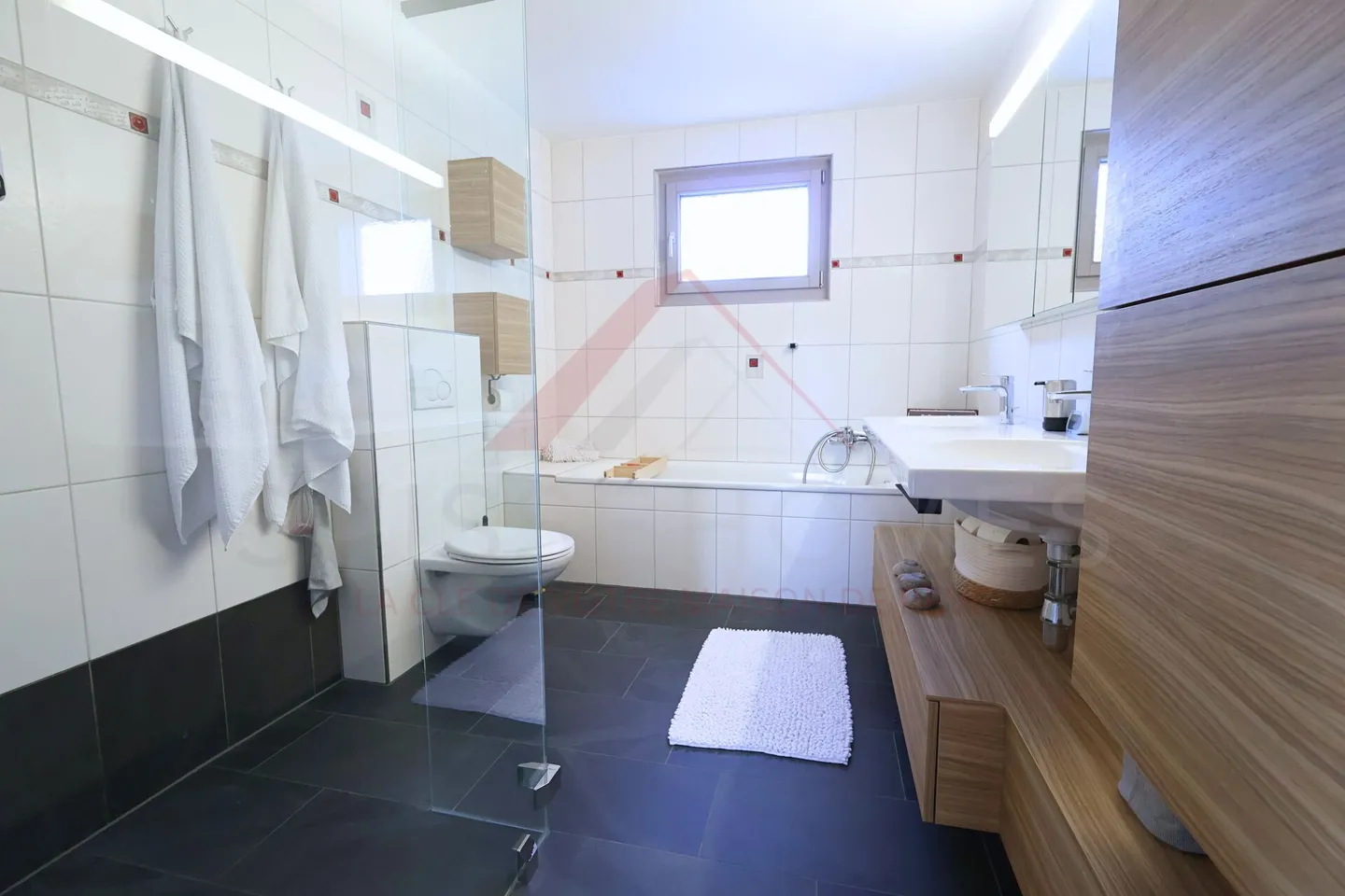 «L'art de vivre à Bassecourt - villa lumineuse avec jacuzzi et horizon ouvert sur la vallée» - Photo 13 sur 21