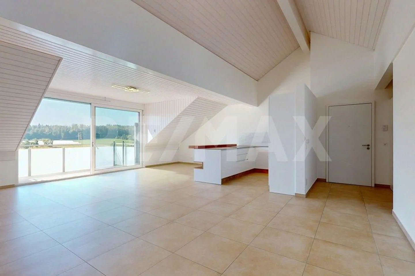 Modern: 3.5 Room Attic Apartment with a View in Golaten (Kallnach) - Photo 2 of 13