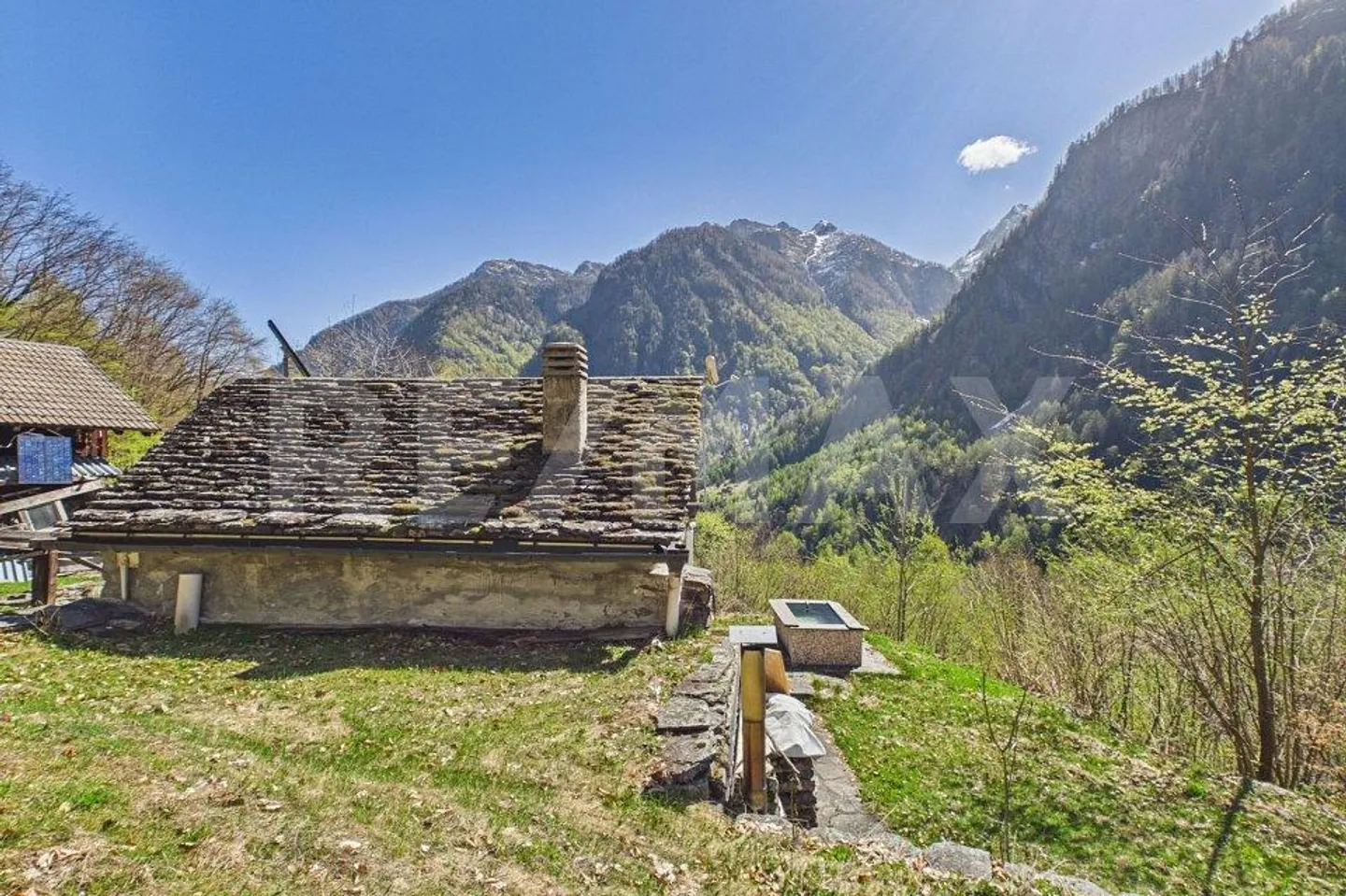 Small rustic immersed in nature in Campo Vallemaggia - Photo 4 of 13