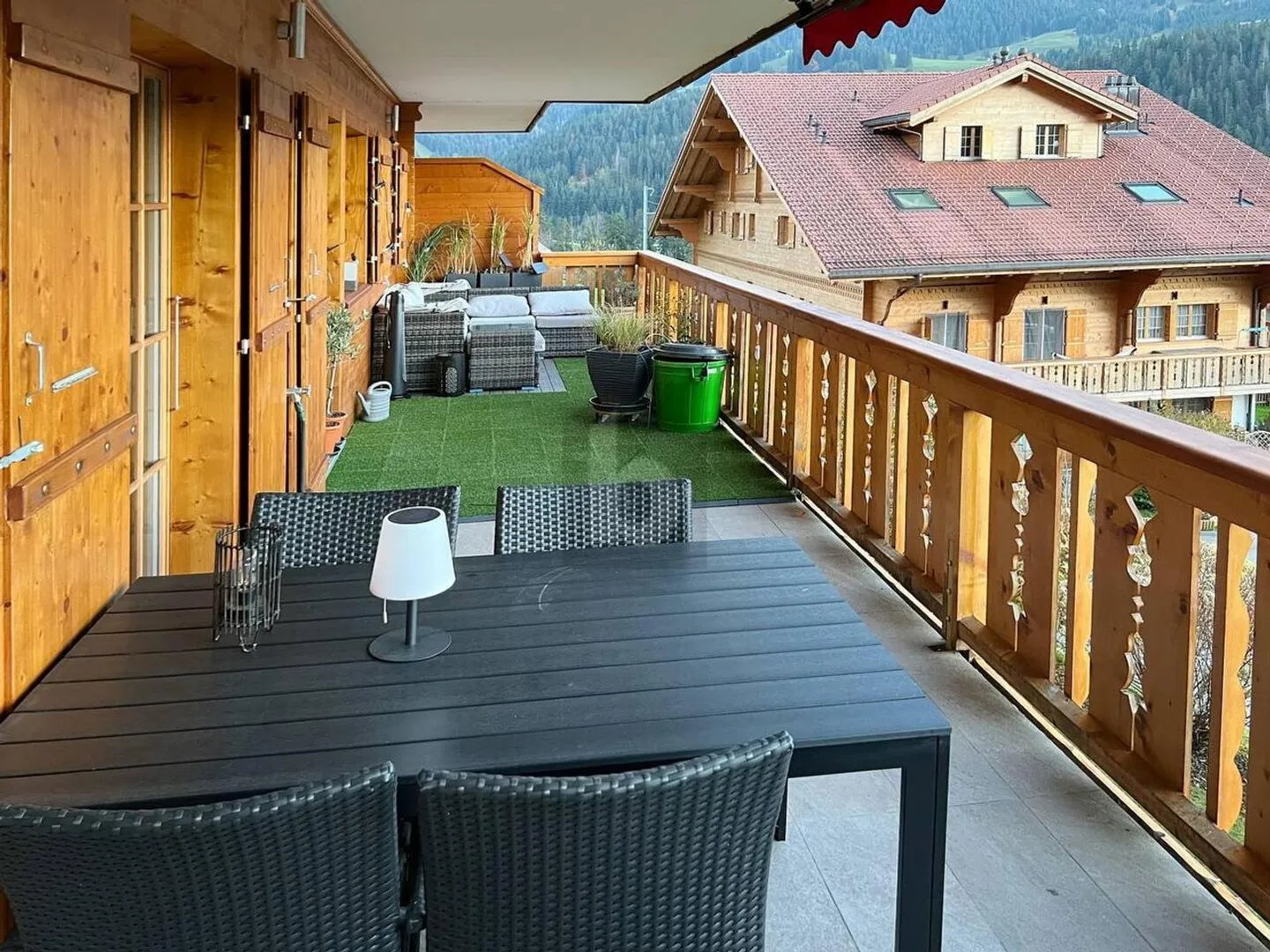 Completamente attrezzato e vista mozzafiato sulle montagne - Foto 2 di 6