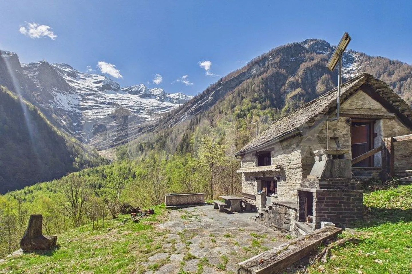 Small rustic immersed in nature in Campo Vallemaggia - Photo 1 of 13