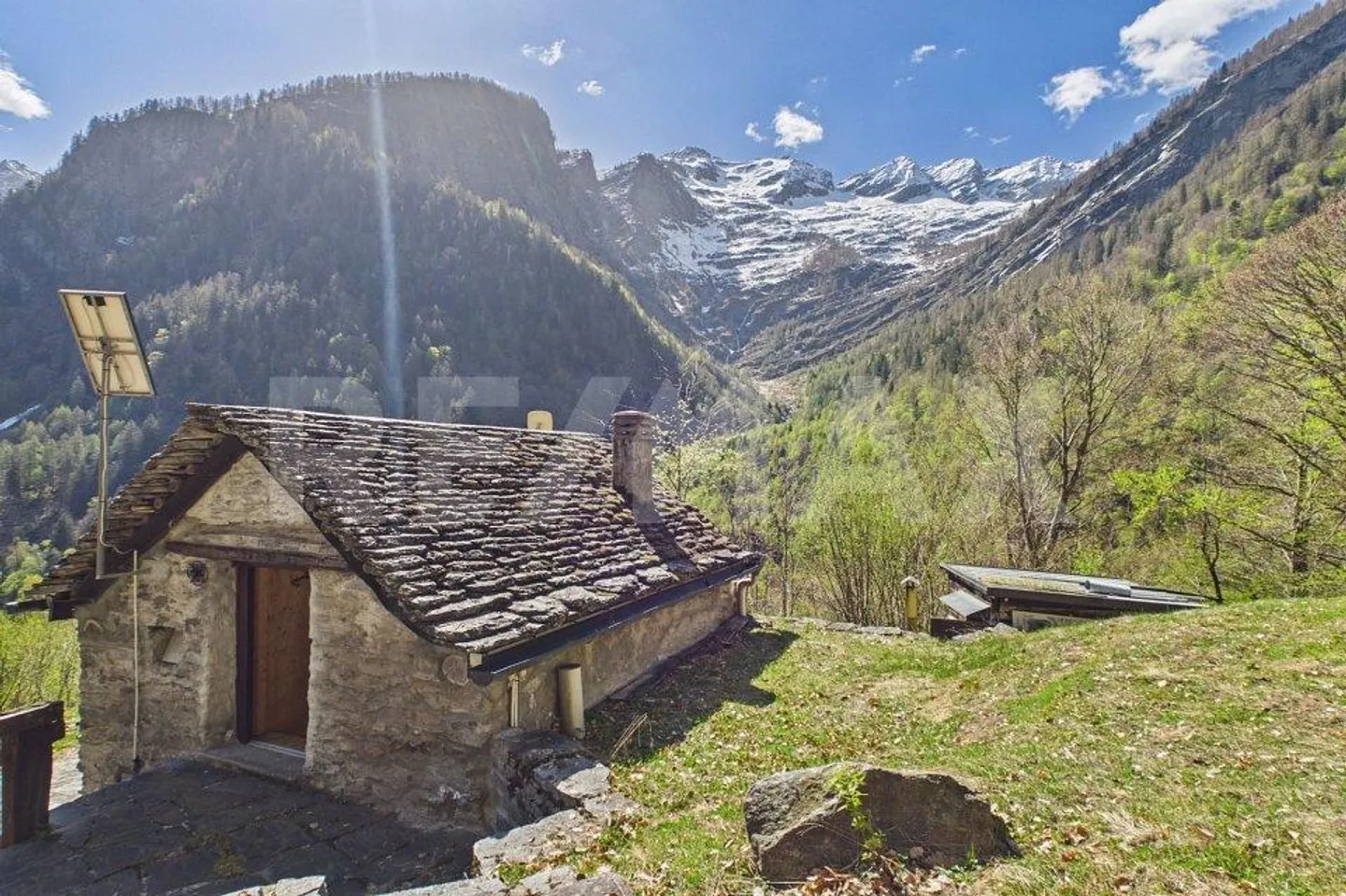 Small rustic immersed in nature in Campo Vallemaggia - Photo 6 of 13