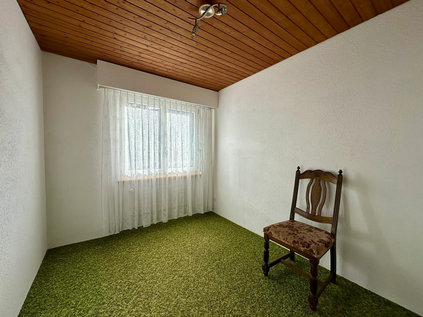 Family House - Photo 9 of 14