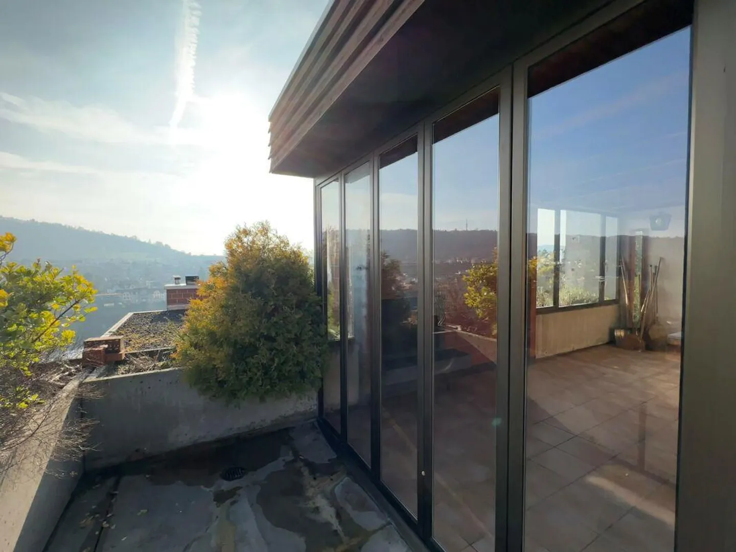 Terrassenwohnung mit Weitsicht auf den Rhein - Foto 1 di 9