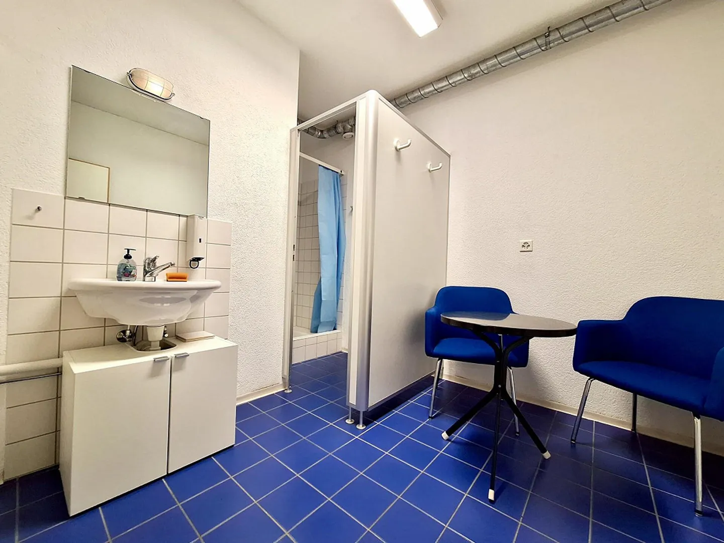 Barrier-free with plenty of space - Photo 2 of 4