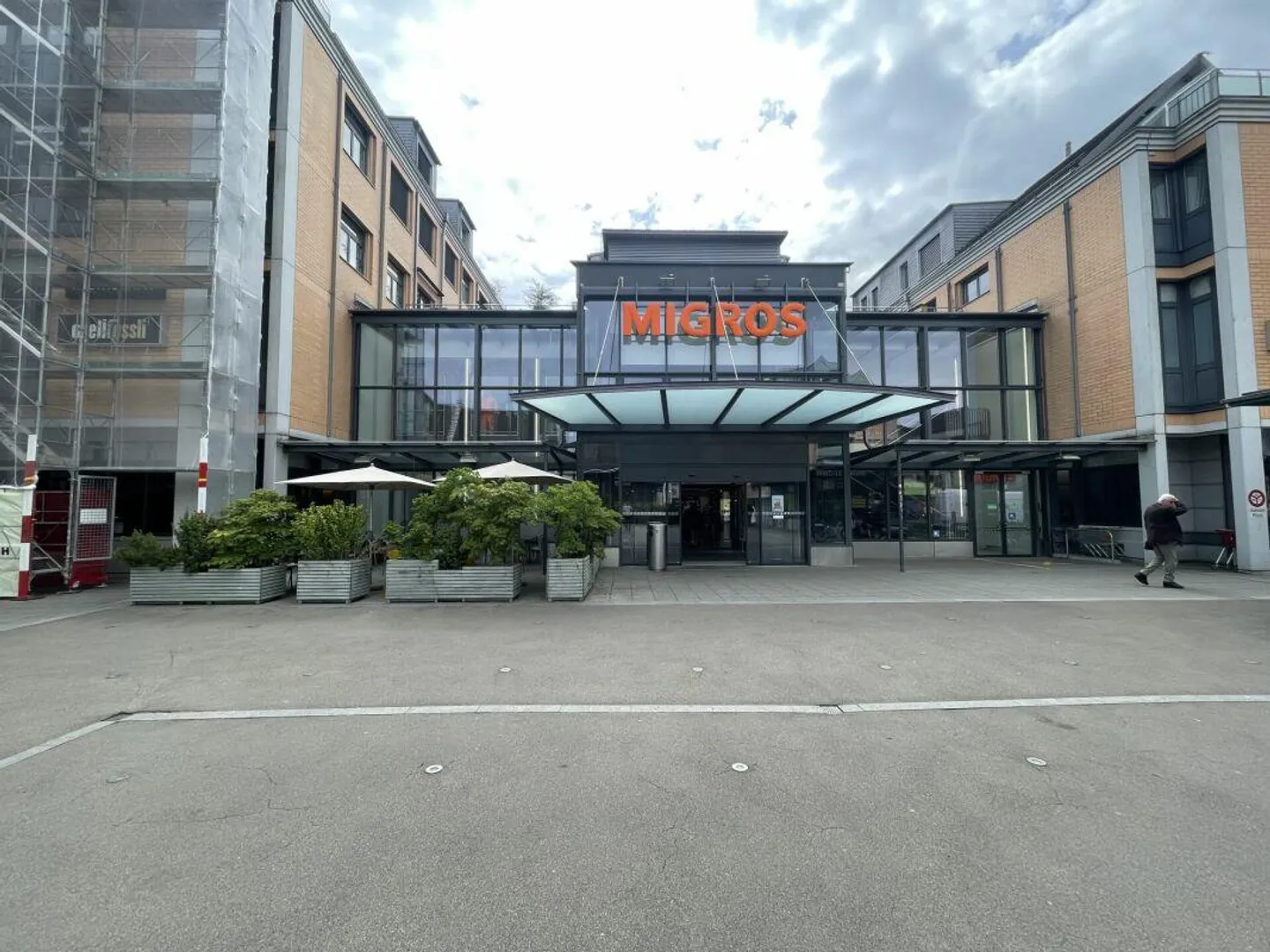 Ristorante o spazio commerciale attraente con terrazza all'aperto in una posizione centrale - Foto 1 di 4