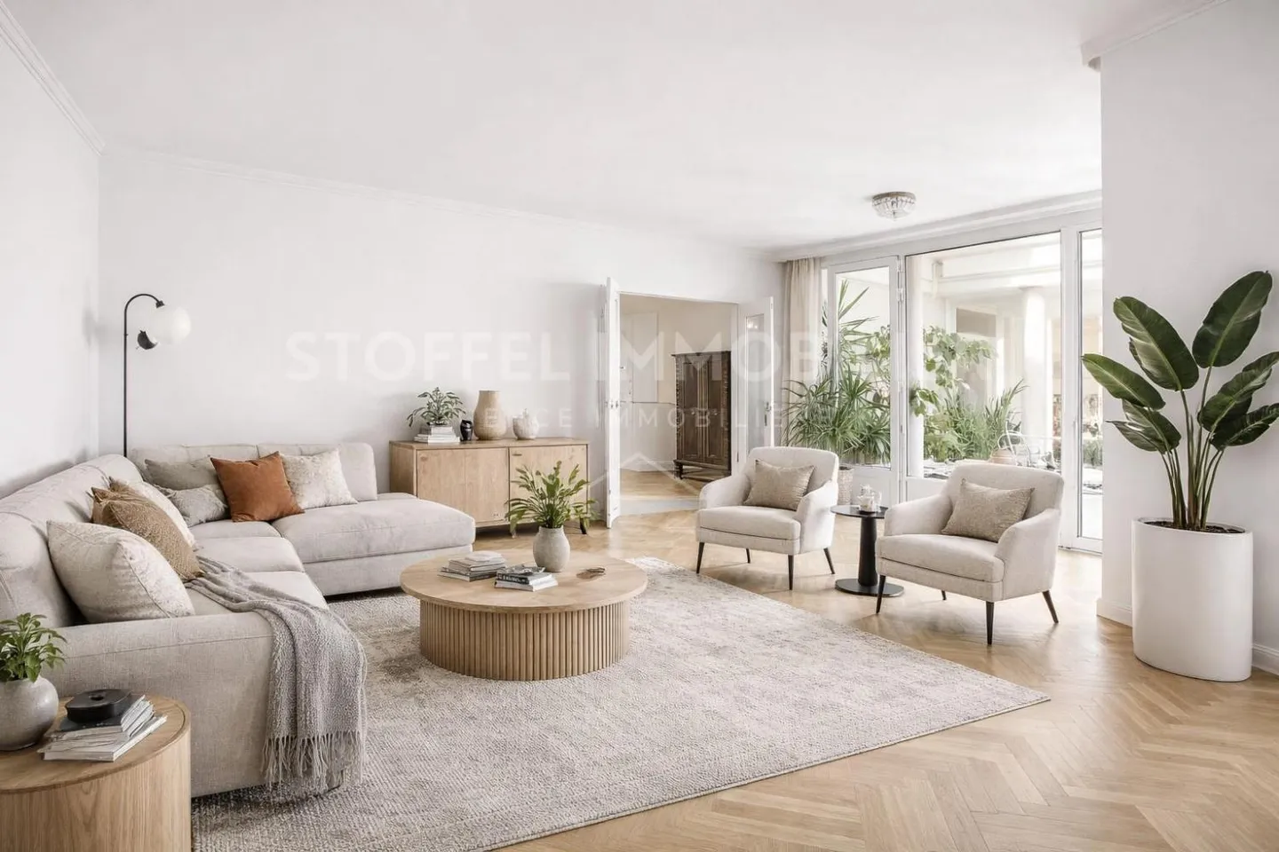 Spacious Penthouse with Terrace - Photo 5 of 13