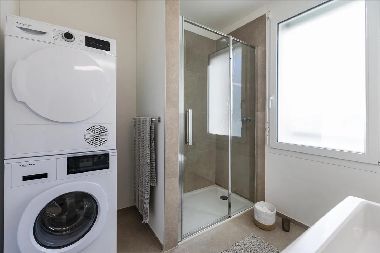 Appartement moderne de 4.5 pièces dans un emplacement stratégique - Photo 2 sur 5