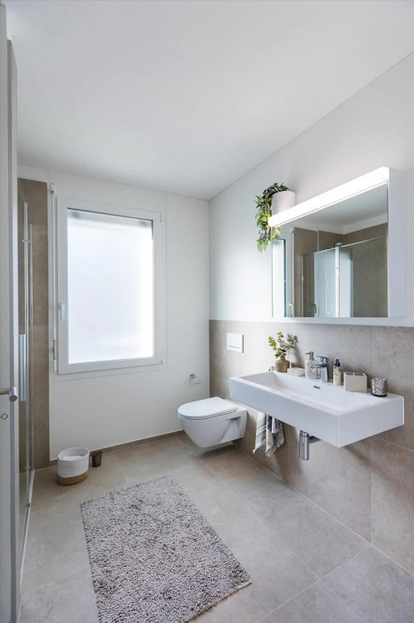 Appartement moderne de 4.5 pièces dans un emplacement stratégique - Photo 3 sur 5