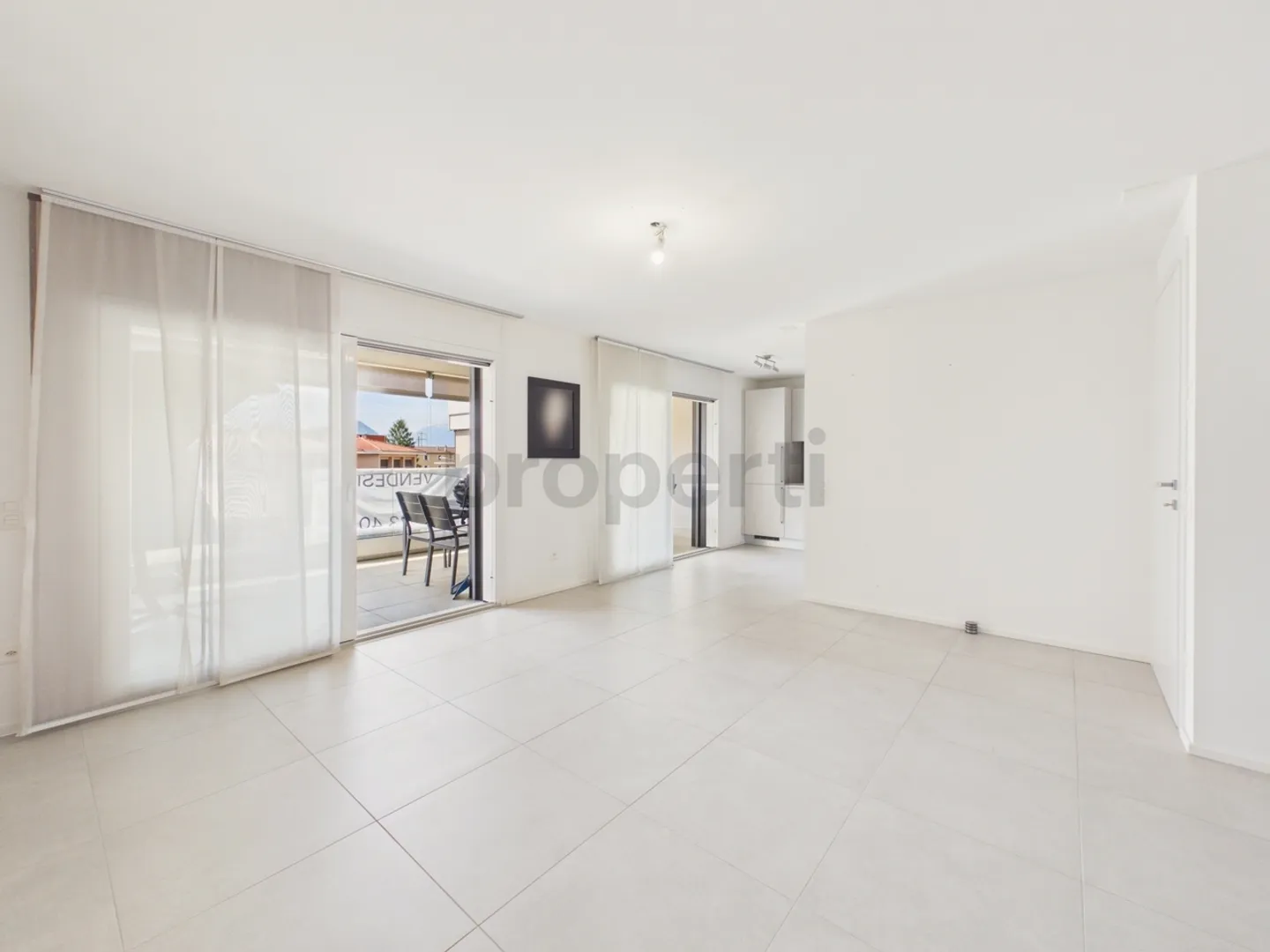 Modernes 3,5-Zimmer-Apartment mit großer Terrasse, Giubiasco - Foto 4 von 13
