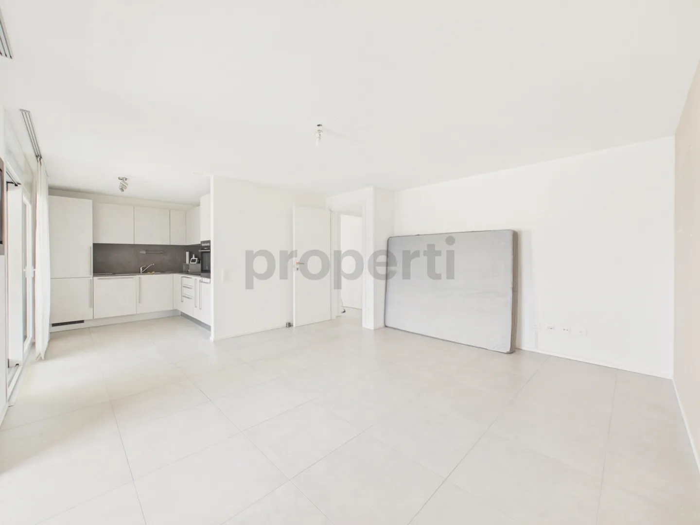 Modernes 3,5-Zimmer-Apartment mit großer Terrasse, Giubiasco - Foto 7 von 13