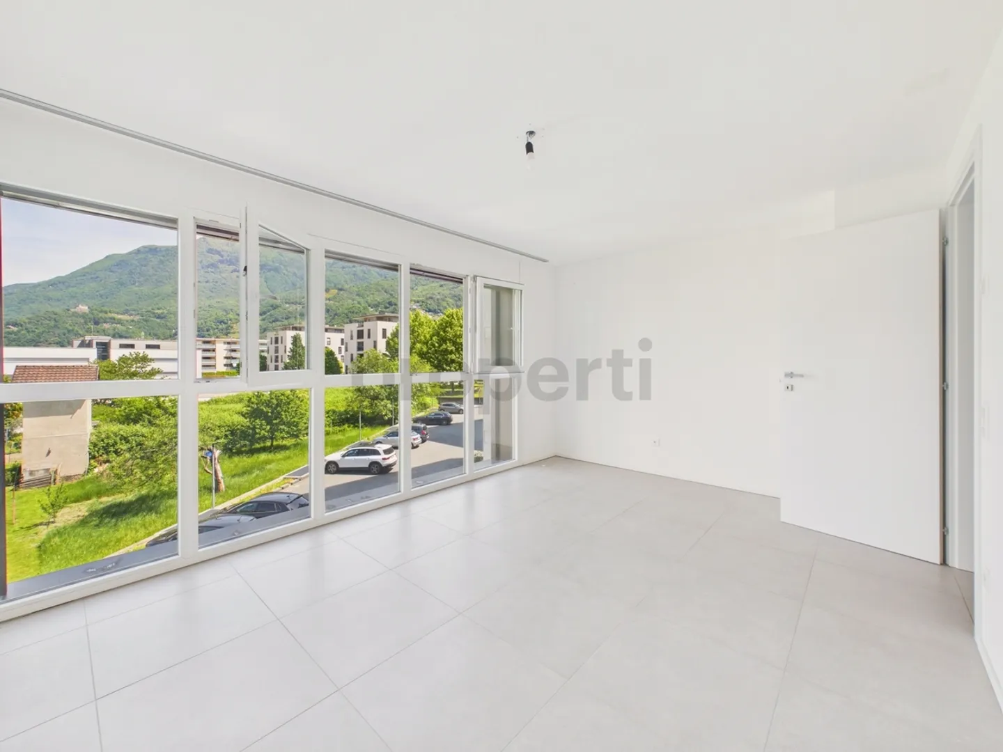 Modernes 3,5-Zimmer-Apartment mit großer Terrasse, Giubiasco - Foto 9 von 13