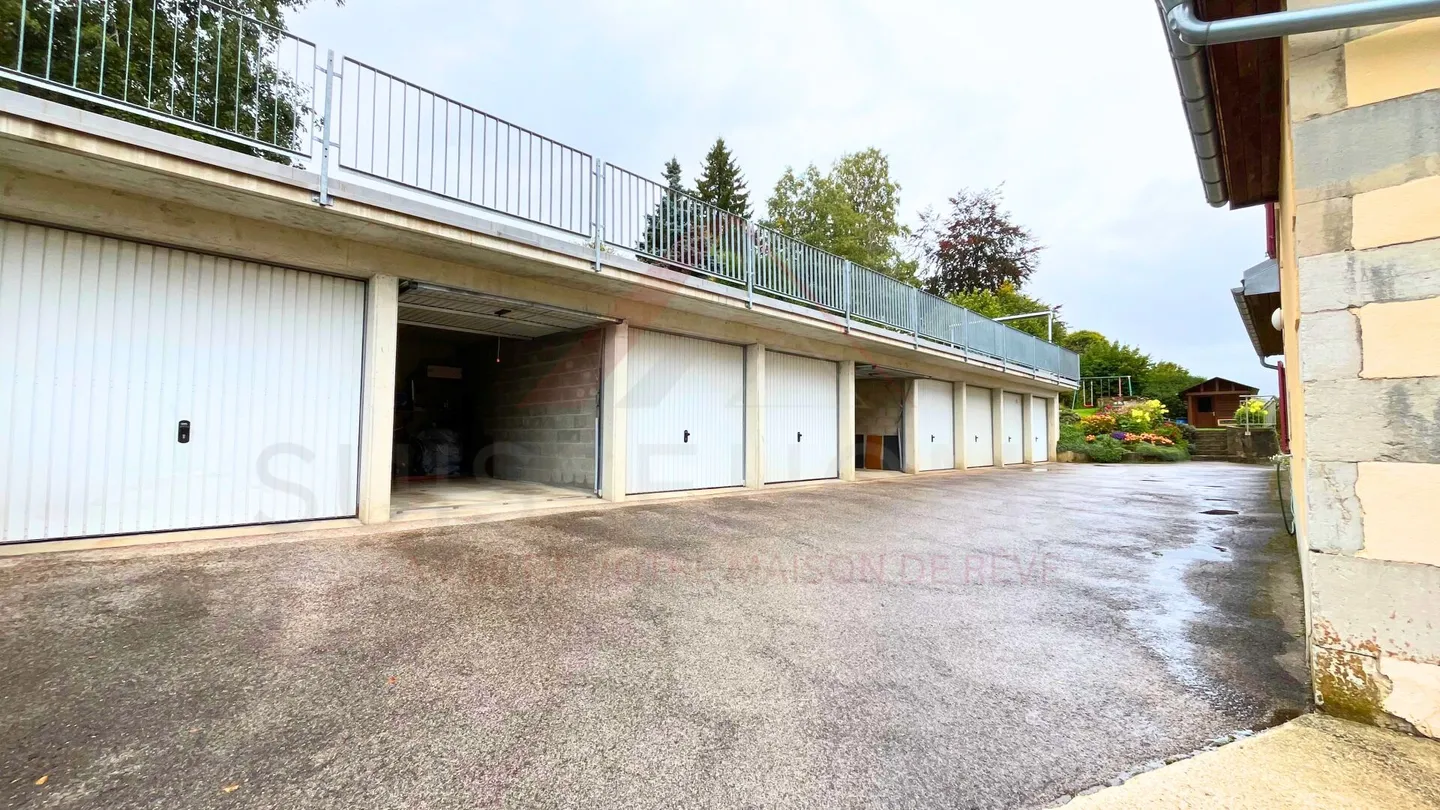 Opportunità rara a Ponts-de-Martel: appartamento ristrutturato di 2,5 locali con terrazza, giardino e garage - Foto 7 di 11