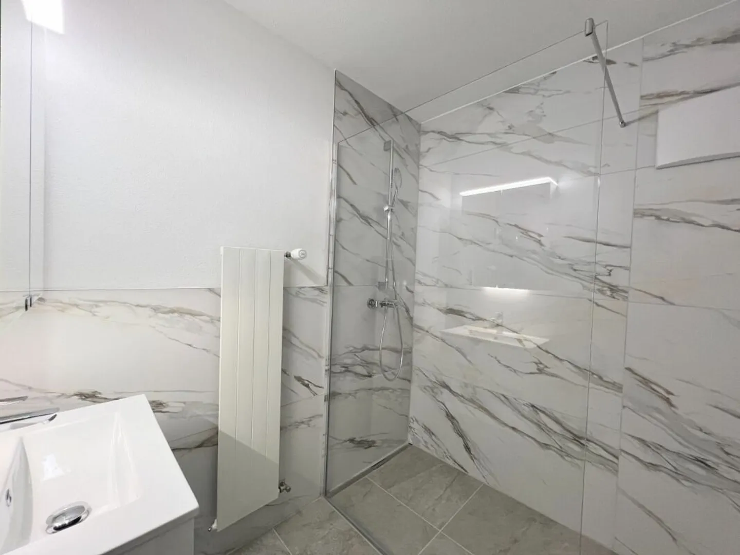 Appartamento moderno di 4,5 stanze in una posizione tranquilla - Foto 7 di 9