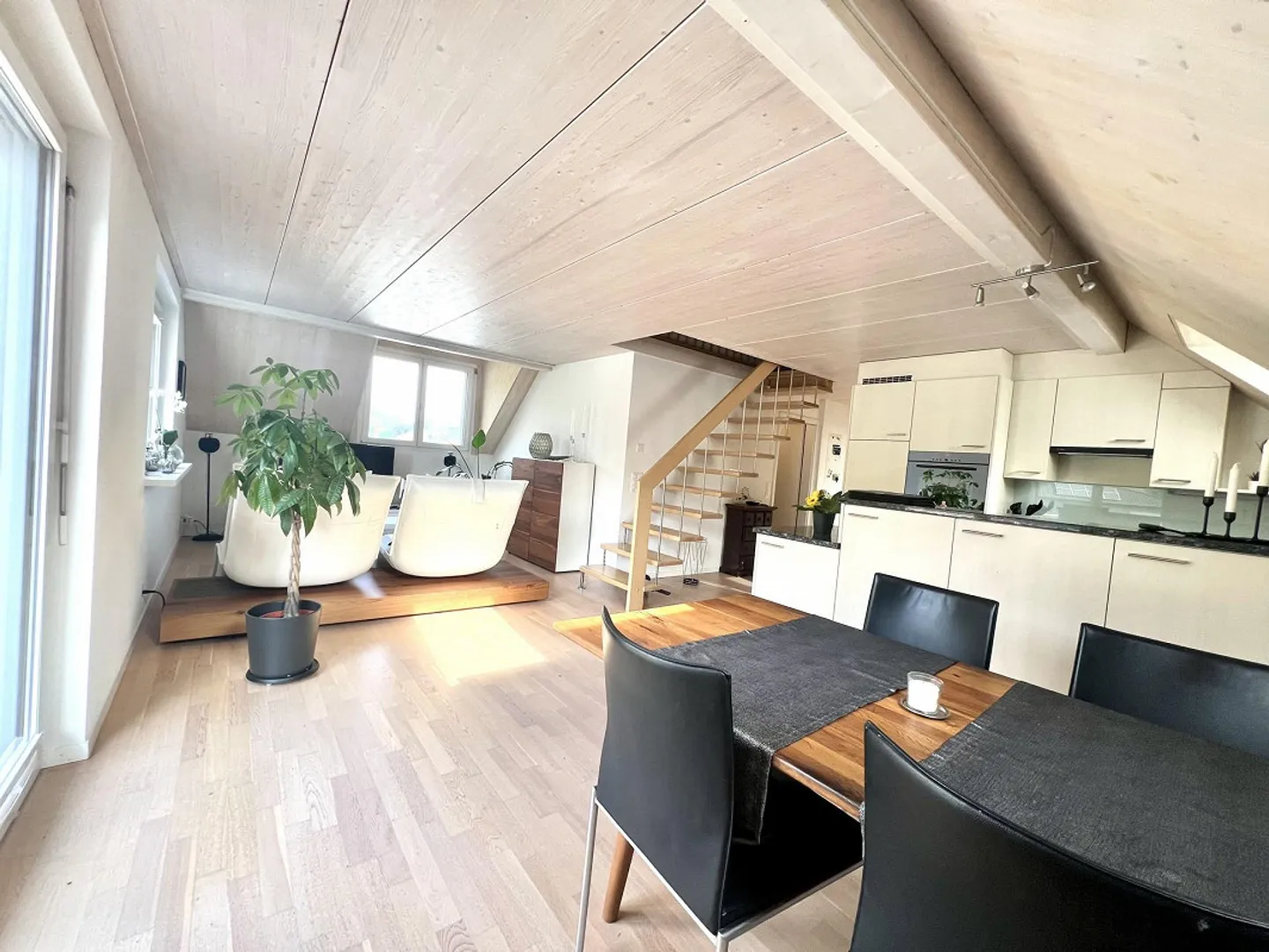 De haute qualité et moderne avec vue sur la verdure - Photo 1 sur 9