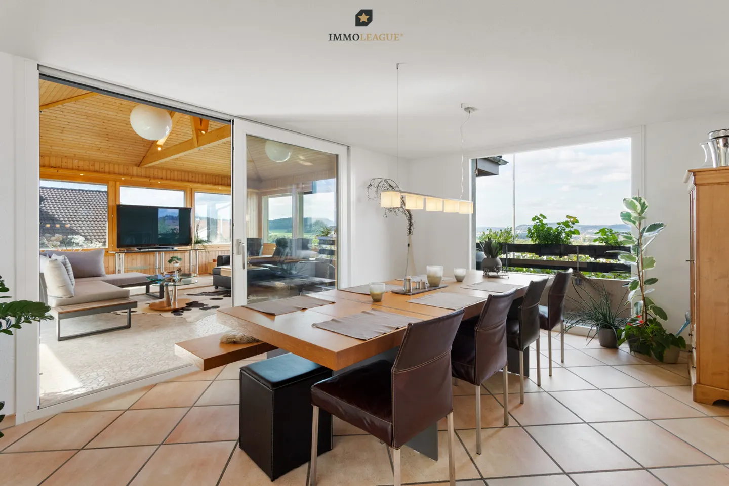 Spacious Family Home with Garden - Photo 3 of 12