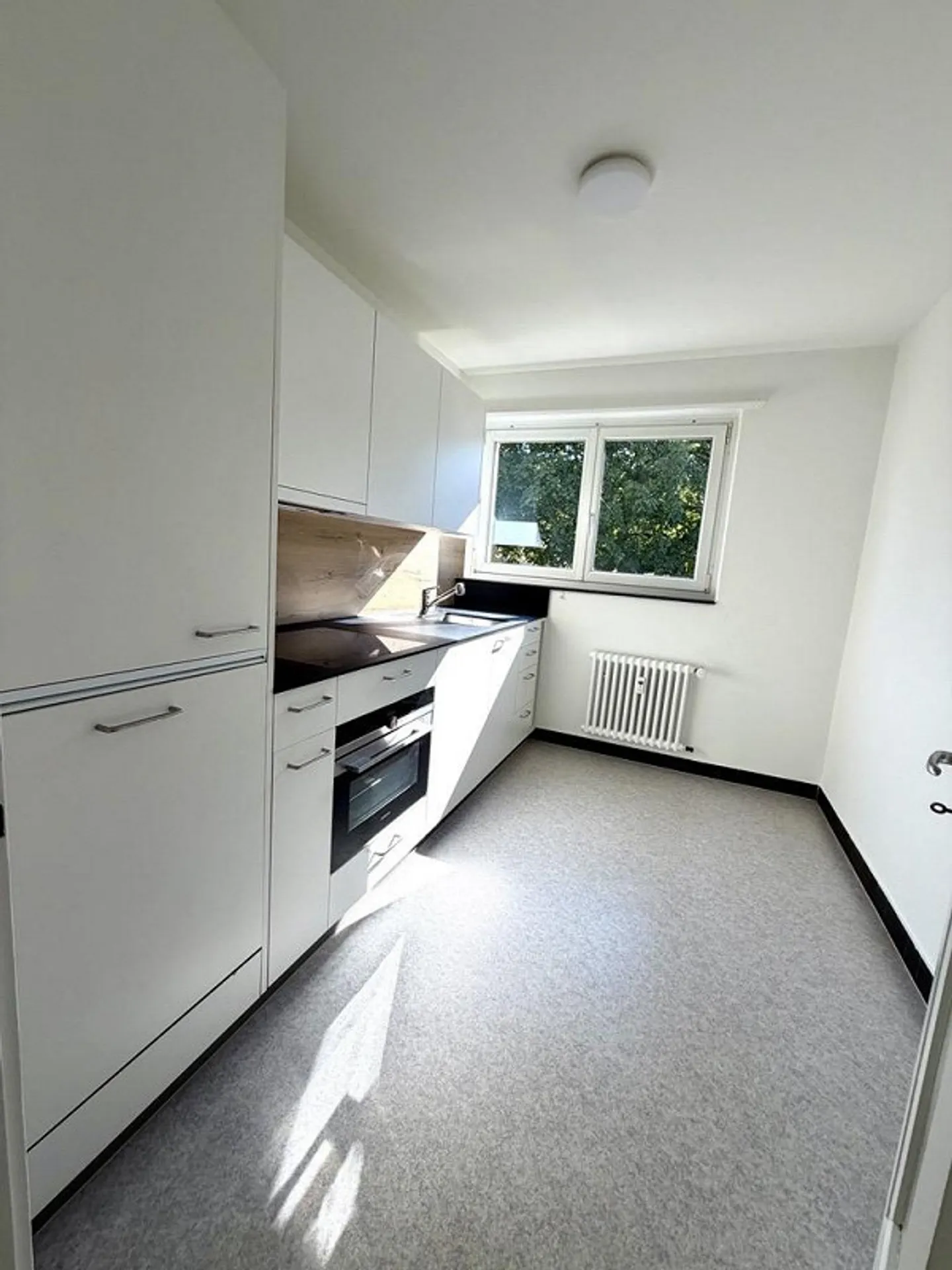 Appartamento centrale con 4 stanze e balcone - Foto 4 di 13