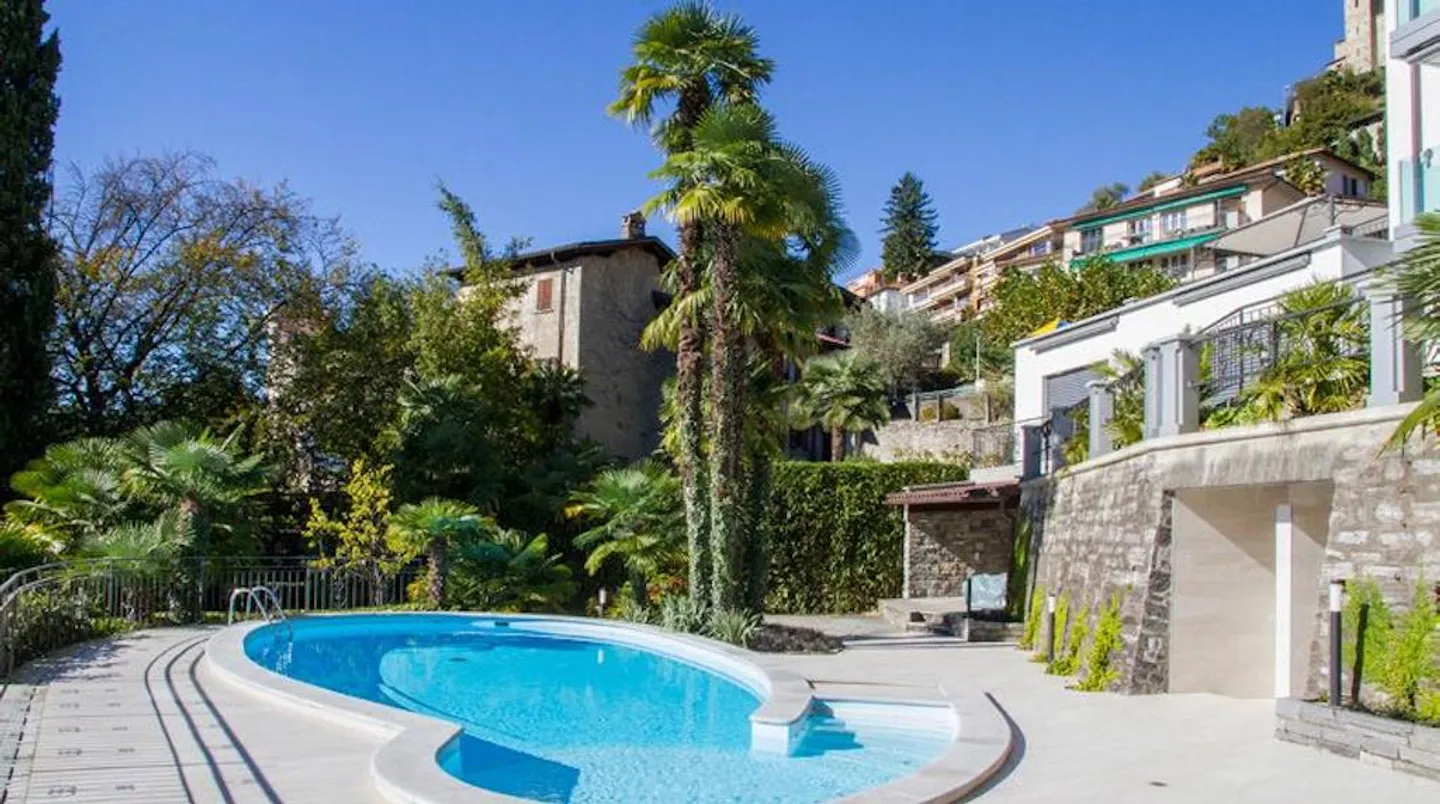 Luxurious Penthouse with Lake View - Photo 1 of 11