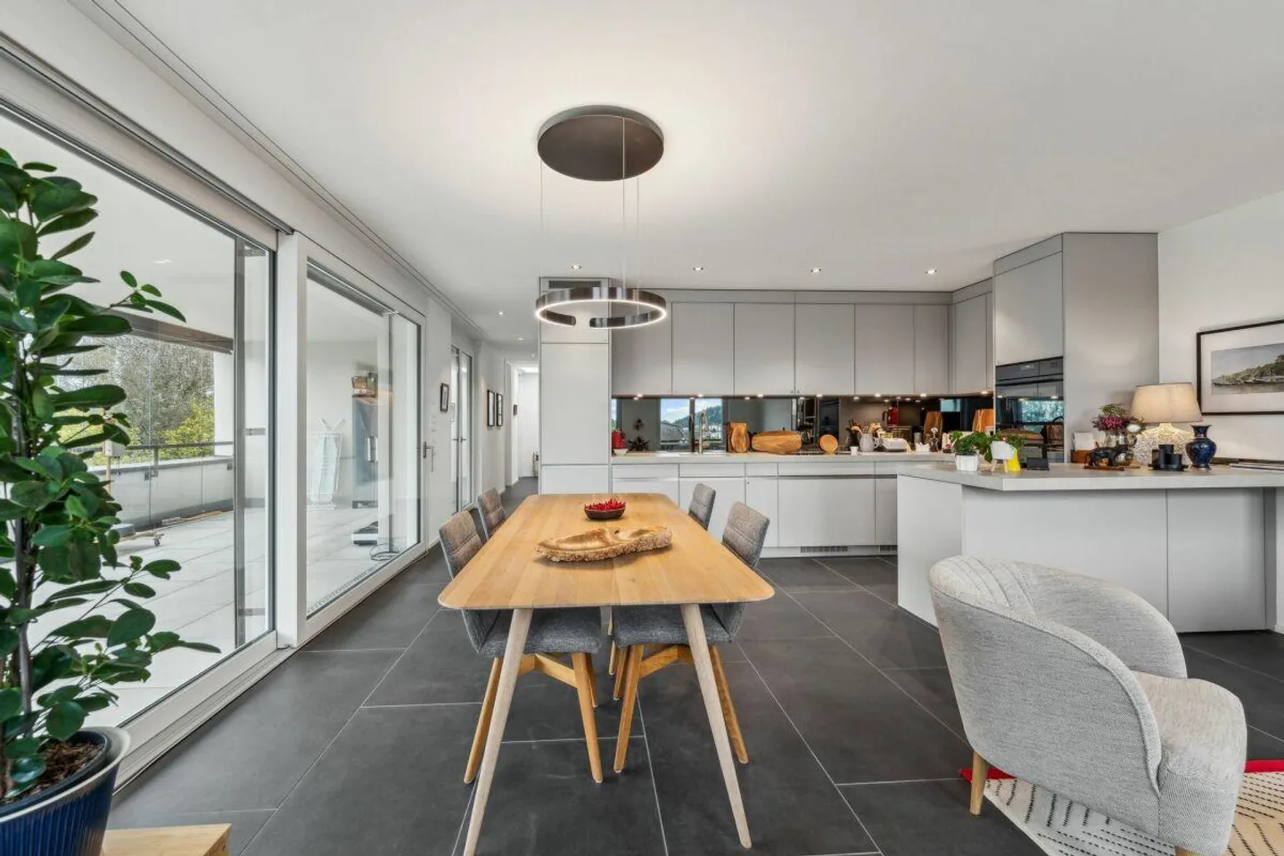 Exclusive Penthouse Apartment with Panoramic Views - Photo 4 of 20