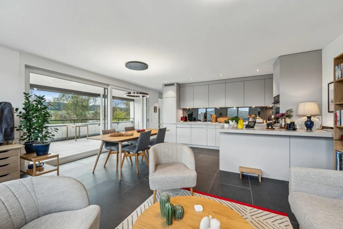 Exclusive Penthouse Apartment with Panoramic Views - Photo 5 of 20