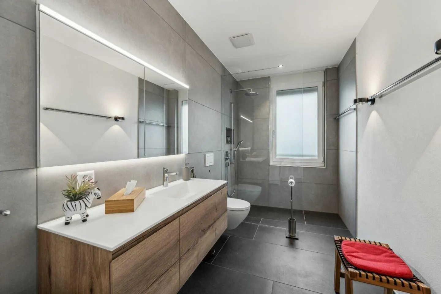 Exclusive Penthouse Apartment with Panoramic Views - Photo 6 of 20