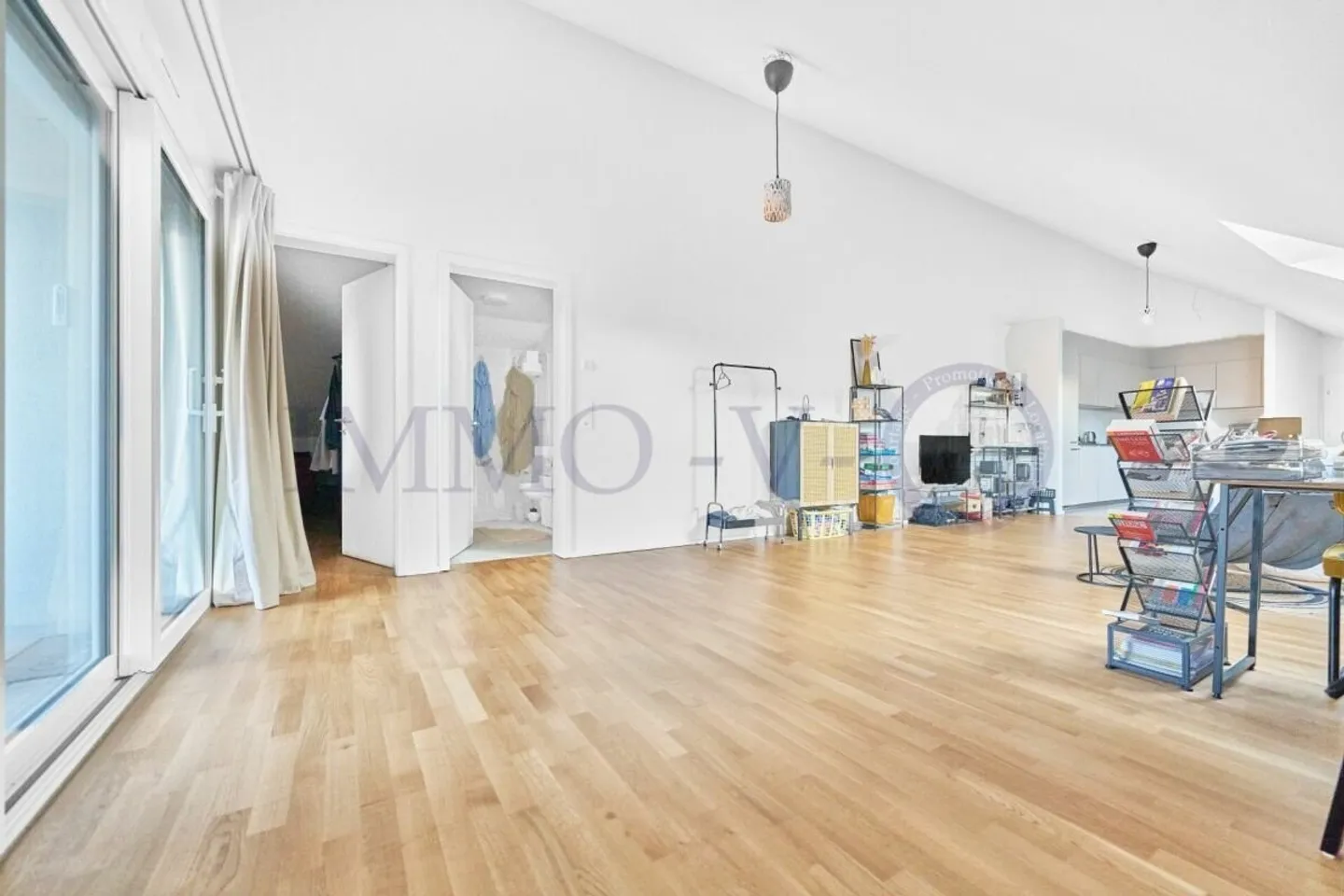 SPAZIOSO E LUMINOSO CON BALCONE-LOGGIA - Foto 5 di 7