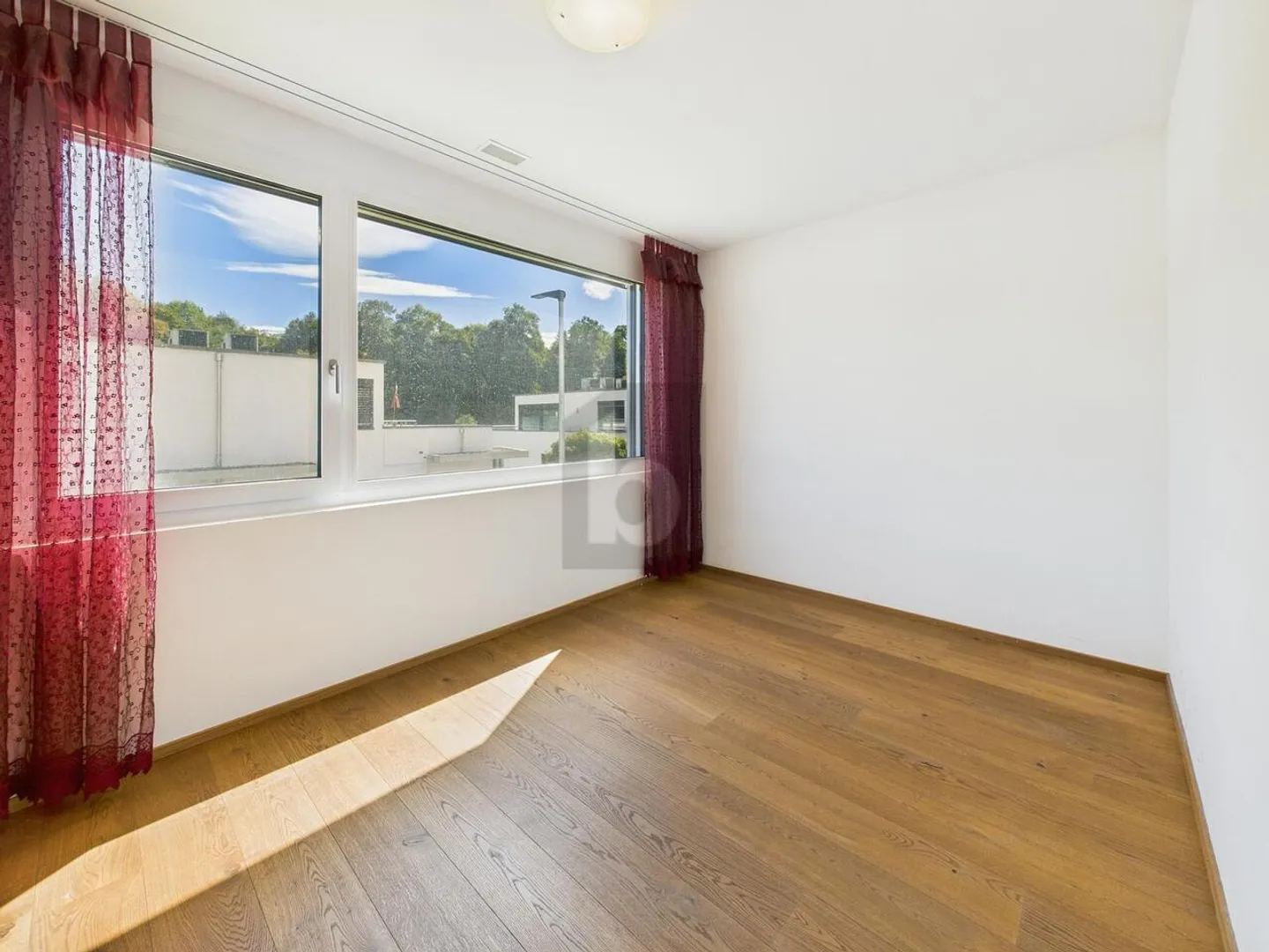 Appartement lumineux avec terrasse - Photo 5 sur 6