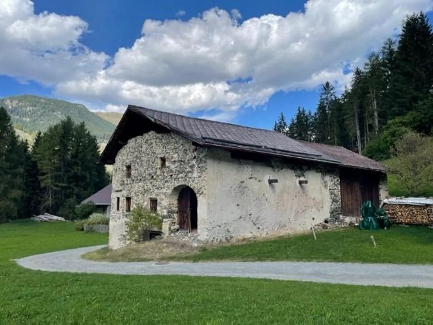 Einfamilienhaus mit Stallgebäude - Foto 5 von 7
