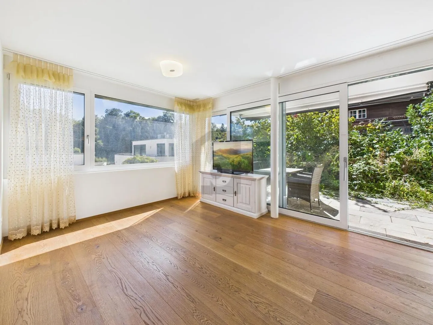 Appartement lumineux avec terrasse - Photo 3 sur 6