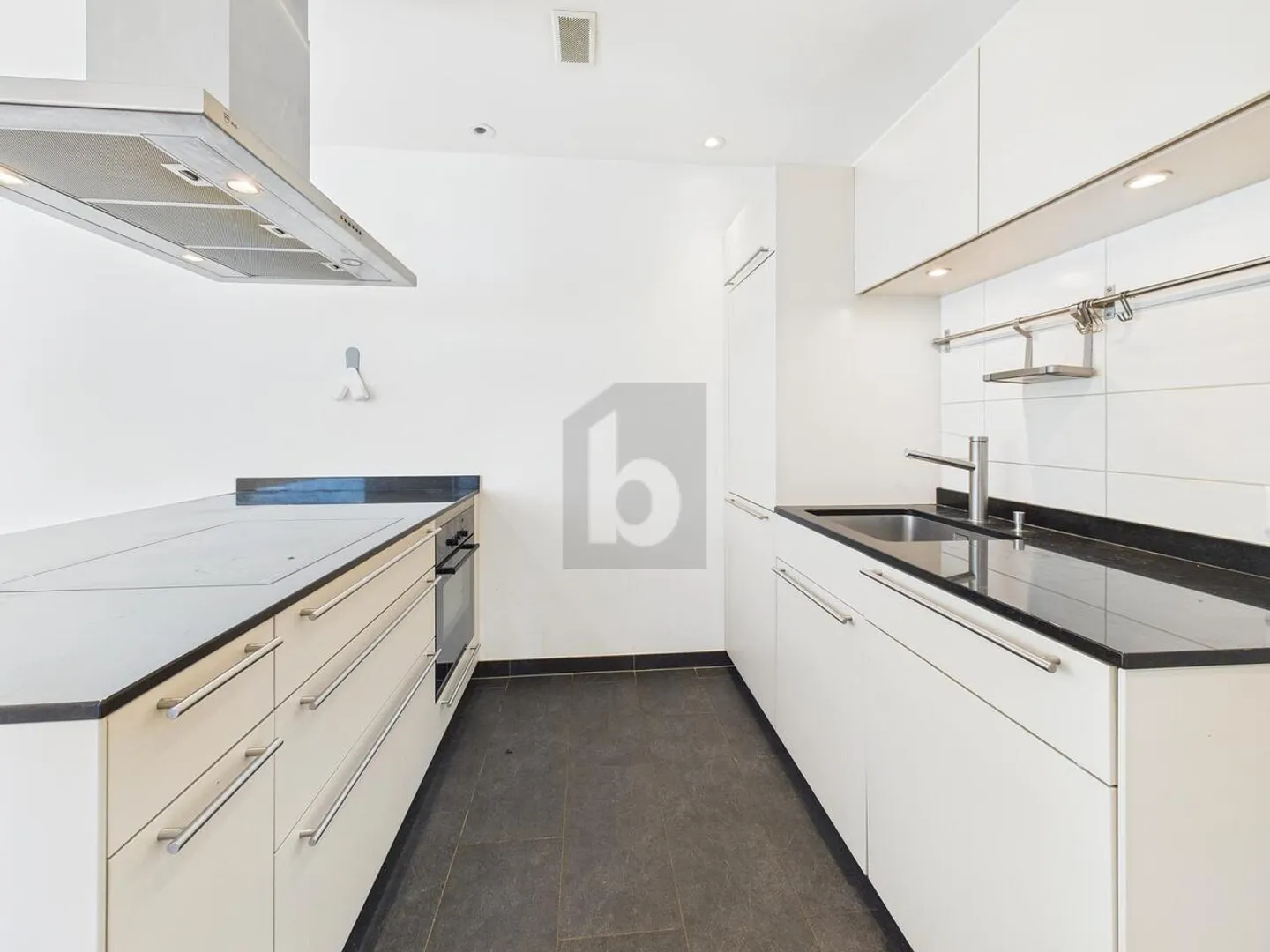Appartement lumineux avec terrasse - Photo 4 sur 6