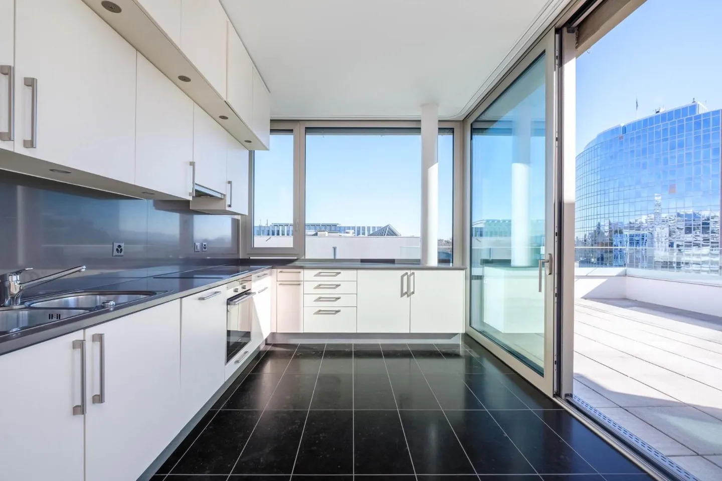 Very beautiful penthouse near the Nations - Photo 4 of 6