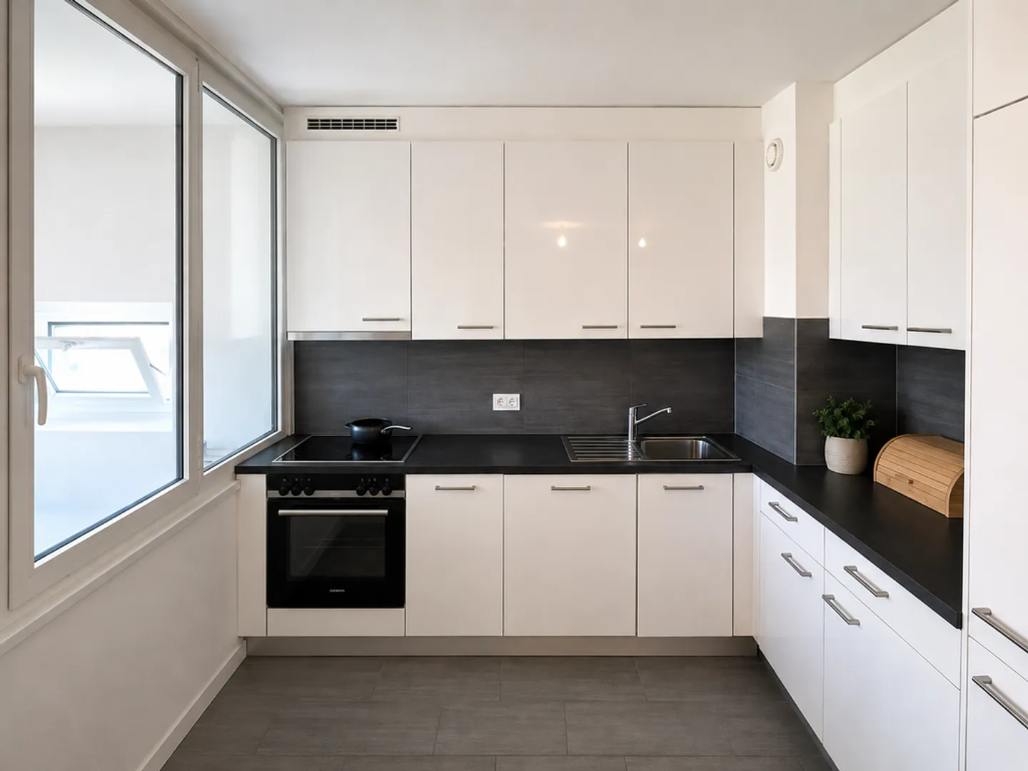 2.5 Room Apartment - Photo 1 of 5