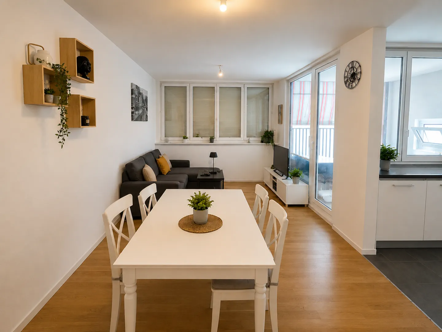 2.5 Room Apartment - Photo 2 of 5