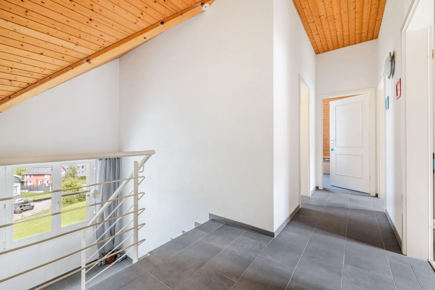 Appartement en duplex de 6,5 pièces de rêve avec des pièces lumineuses et un balcon ensoleillé - Photo 10 sur 15