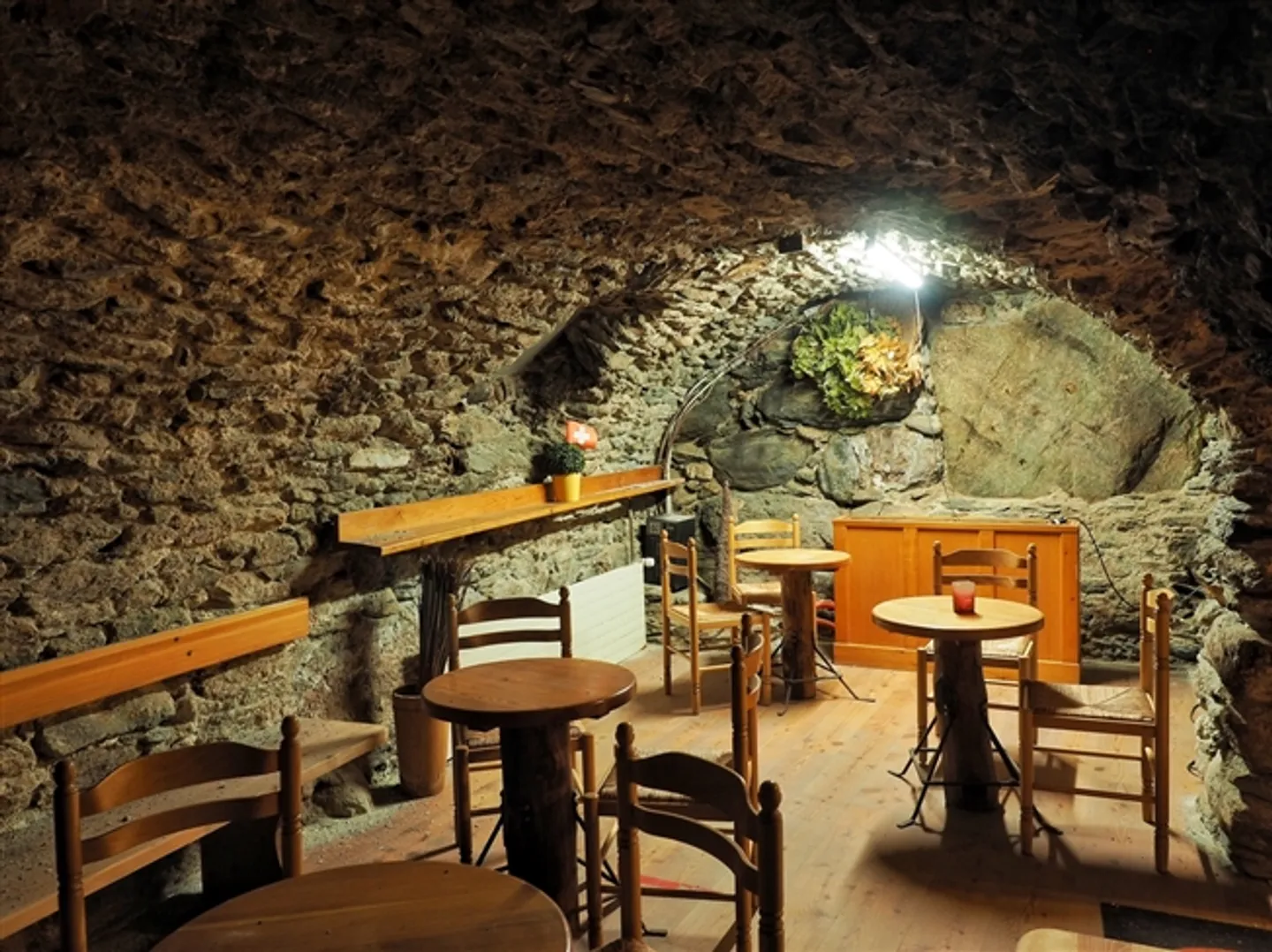 Mixed-Use Building in Versegères - Photo 12 of 12