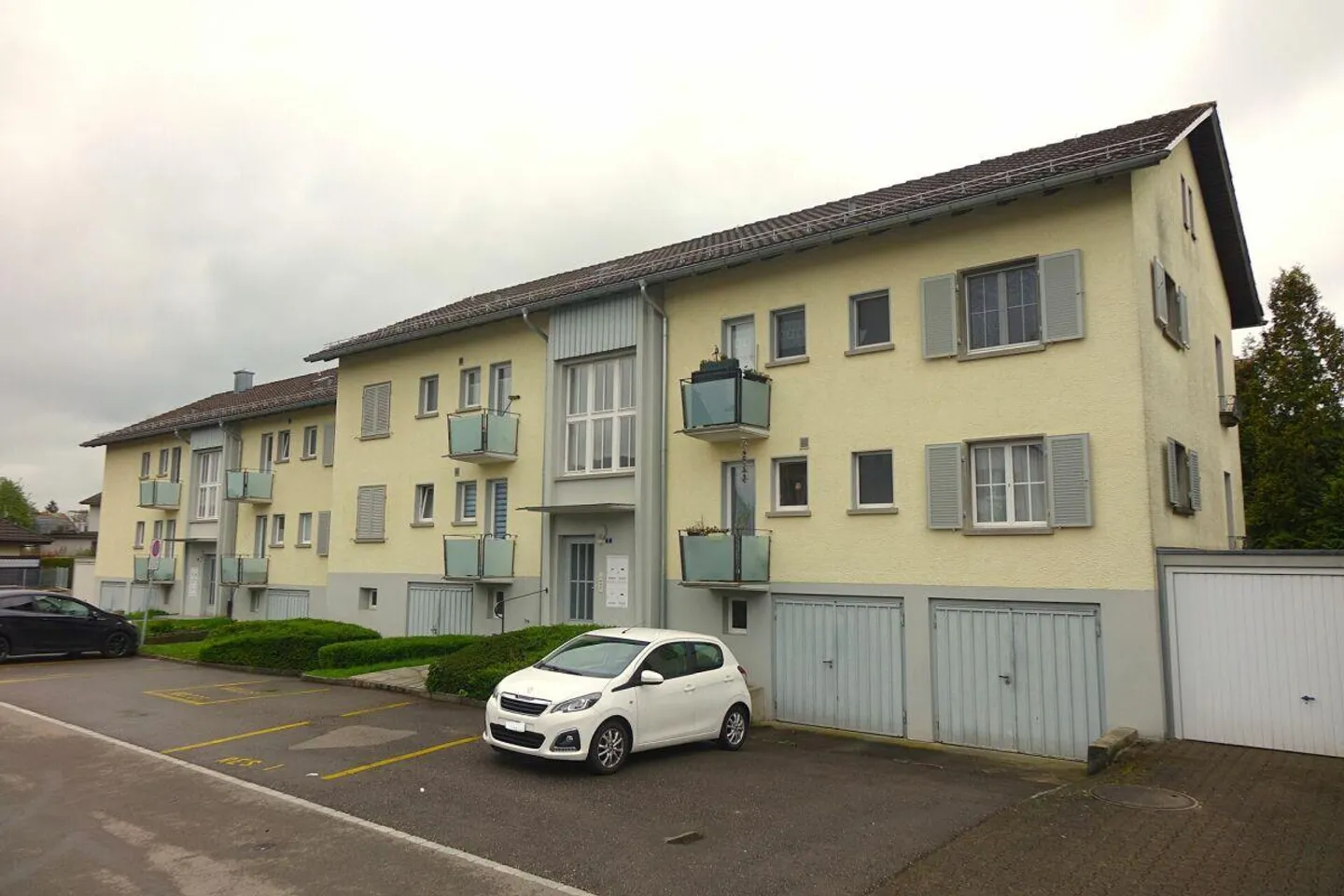 Charmante, rénovée appartement de 4 pièces avec balcon - Photo 4 sur 7