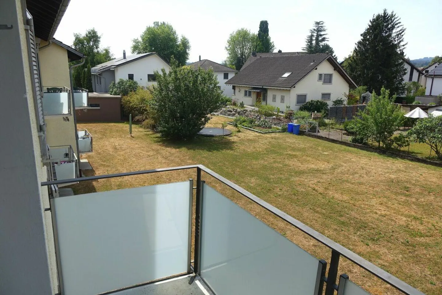 Charmante, rénovée appartement de 4 pièces avec balcon - Photo 5 sur 7