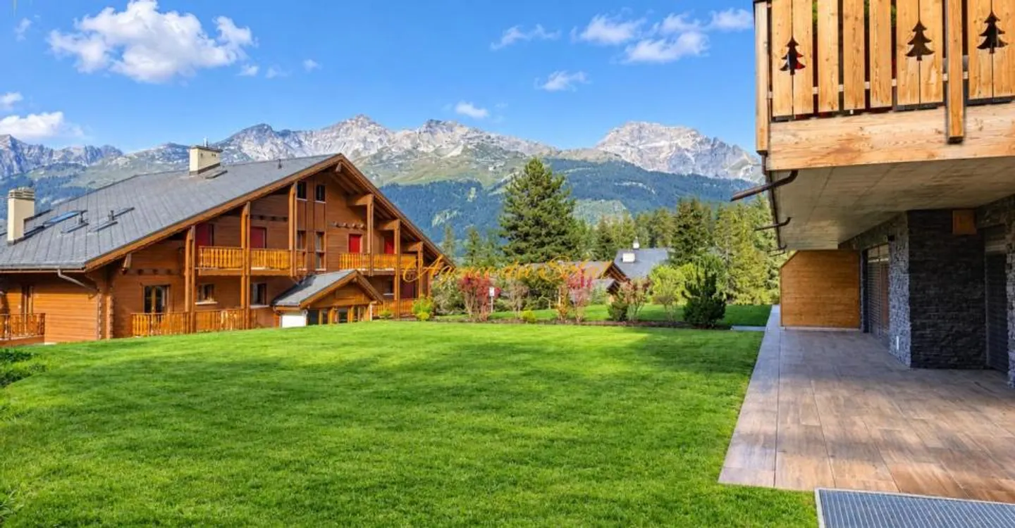 High-end 4.5-room apartment, new and ideally located in Crans! - Photo 1 of 11